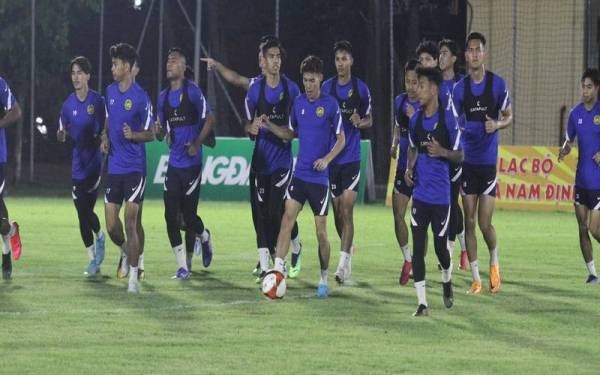 Skuad B-23 negara mengadakan persiapan terakhir sebelum berdepan Thailand pada Sabtu. - Foto Facebook FAM