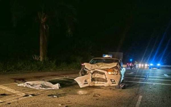 Penunggang motosikal maut selepas bertembung dengan sebuah SUV di KM25 Jalan Lipis-Benta pada Jumaat. - Foto ihsan PDRM