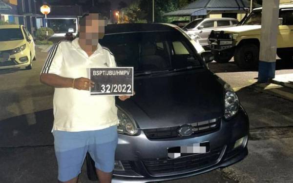 Salah seorang daripada lima individu yang ditahan dalam operasi berkenaan kerana disyaki memandu dalam keadaan mabuk.