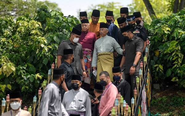 Yang di-Pertuan Agong Al-Sultan Abdullah Ri'ayatuddin Al-Mustafa Billah Shah berkenan berangkat ke Majlis Rumah Terbuka Hari Raya Aidilfitri Perdana Menteri dan Anggota Jemaah Menteri 2022, di Seri Perdana, hari ini.