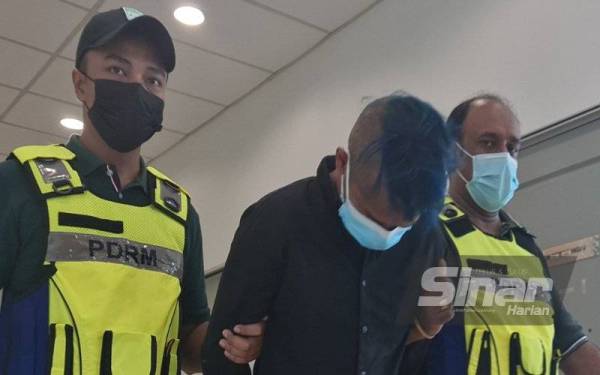 Mohd Syawalludin dibawa ke Mahkamah Majistret Kajang pada Isnin, bagi menghadapi pertuduhan kes bunuh isterinya, sehari sebelum lebaran lalu.