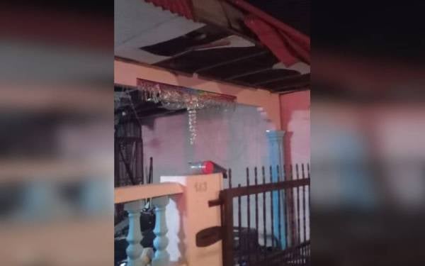 Kesan kerosakkan akibat letupan yang berlaku pada malam Ahad.