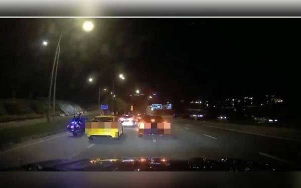 Suspek yang memandu sebuah kereta mengganggu tugas anggota polis yang mengiringi kenderaan kenamaan.