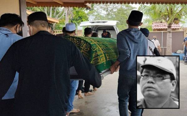 Jenazah Allahyarham M Jeffri (gambar kecil) diusung keluar dari Surau Selat Taman Padang Temu Indah sebelum dikebumikan di Tanah Perkuburan Islam Kampung Padang Temu pada Rabu.