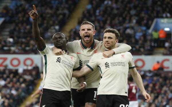 Pemain Liverpool meraikan jaringan Mane (kanan), pada aksi EPL berdepan Aston Villa di Villa Park, pada Rabu. - foto G3Football