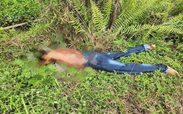 Mayat seorang lelaki ditemui di tepi jalan Kuari Batu 11, Jalan Labu pada Rabu.