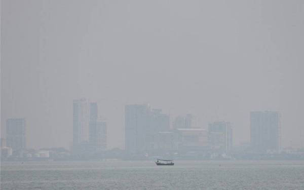 MetMalaysia menjangkakan berlaku kenaikan suhu berserta fenomena jerebu di negara ini pada Julai hingga September depan. - Foto fail Bernama