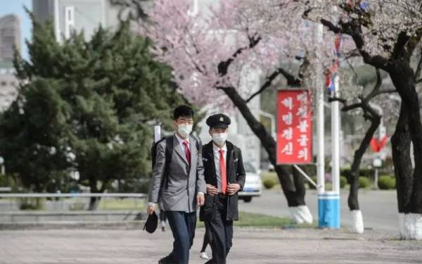Korea Utara mengesahkan kes Covid-19 yang pertama dalam tempoh lebih dua tahun. - Foto AFP
