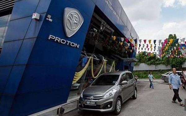 Proton telah perkenalkan Proton Saga 2022, versi yang ditambah baik terbaharu bagi model klasik jenama itu hari ini. - Foto Bernama