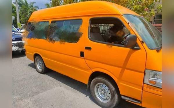 Van berkenaan yang disita. - Foto ihsan JPJ