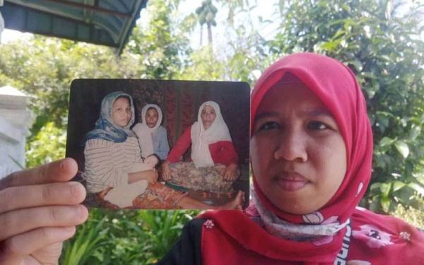 Busyraa menunjukkan gambarnya ketika masih kecil.