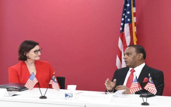 Saravanan bersama AnnMarie pada pertemuan itu.