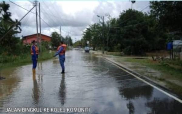 Jalan raya di Beaufort masih belum dapat dilalui susulan banjir di beberapa kawasan.