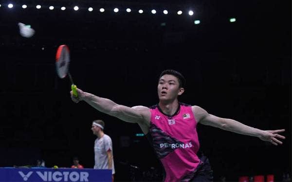 Zii Jia ketika berdepan Sen pada perlawanan suku akhir Piala Thomas 2022 di Impact Arena Bangkok pada Khamis. -Foto Bernama