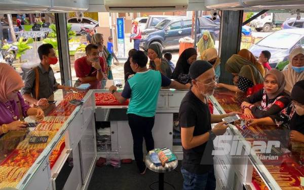 Kejatuhan harga emas dipasaran ketika ini menyaksikan orang ramai mula menyerbu premis berkenaan untuk mendapatkan koleksi perhiasan itu dengan harga lebih rendah.