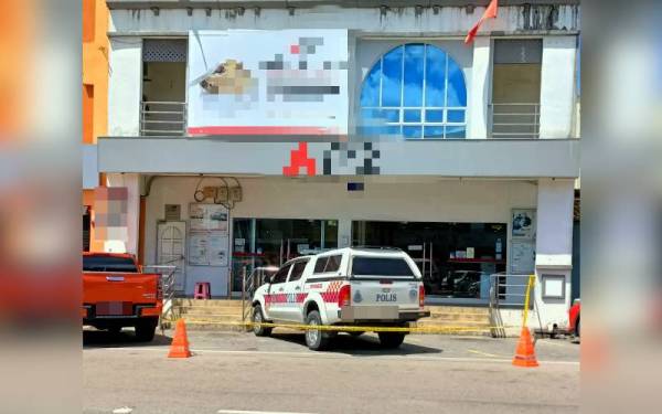 Sebuah mesin ATM di sebuah bank di Tanah Merah cuba dipecahkan oleh seorang lelaki tetapi usahanya gagal.