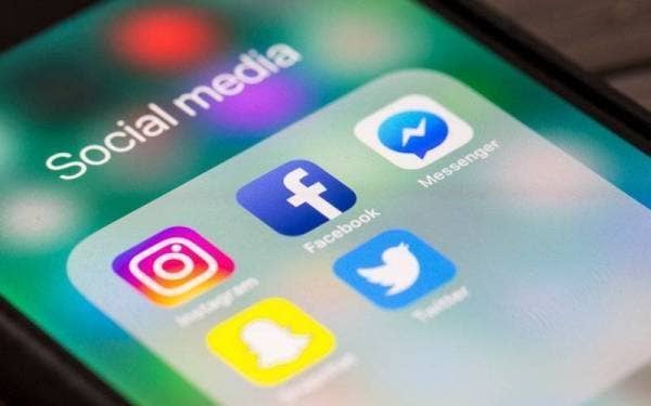 Akaun media sosial beberapa pemimpin politik dan agensi kerajaan di Singapura telah dispam pengikut kepada seorang penceramah Indonesia yang tidak dibenarkan masuk ke Singapura. - Gambar hiasan