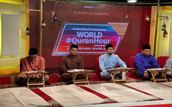 Qari dan tetamu jemputan khas menggunakan produk Kusiku Kussen untuk keselesaan duduk pada World #QuranHour 1443H.