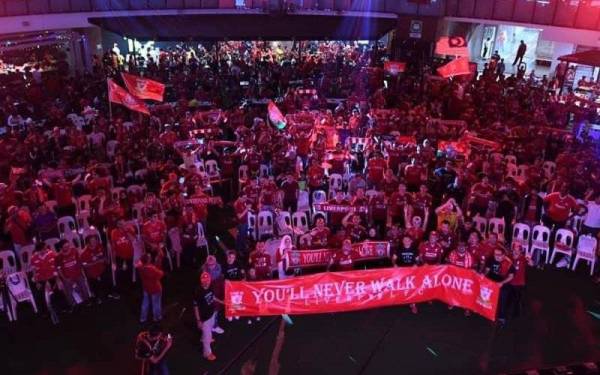 IMBAS KEMBALI... Para penyokong The Reds yang hadir menyaksikan perlawanan akhir Liga Juara-Juara 2019,Liverpool menentang Tottenham Hotspur di Stadium Wanda Metropolitano, yang ditayangkan di Arena Central Piazza, KL Gateway Mall.