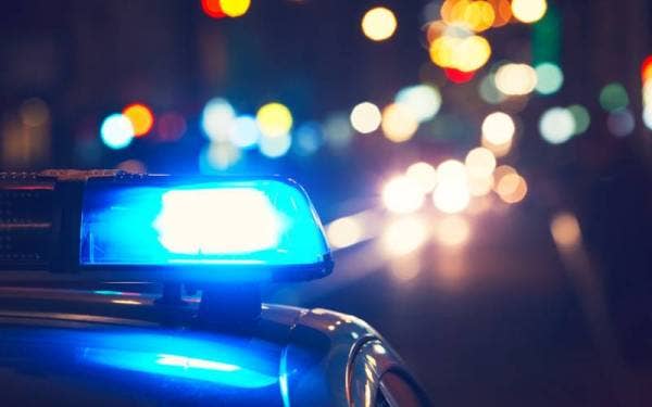 Polis menafikan anggotanya menyalah guna kuasa ketika menahan orang awam di sebuah gerai makan di Jalan Cheras Utama, Kuala Lumpur pada Sabtu. - Foto 123RF