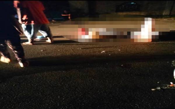 Mayat salah seorang mangsa kemalangan di Kampung Kubang Bemban, Pasir Mas pada Selasa.