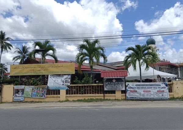 Bangunan lama Masjid Mukim Beris Pak Pura di Bachok sudah usang dan perlu diganti baharu.