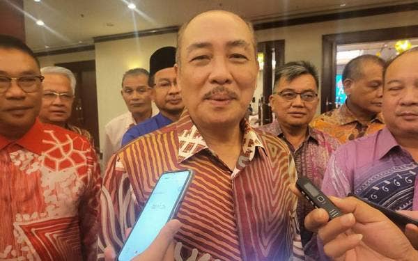 Hajiji ketika ditemui pemberita selepas hadir pada Majlis Rumah Terbuka Hari Raya Aidilfitri Kumpulan Sawit Kinabalu di Kota Kinabalu.