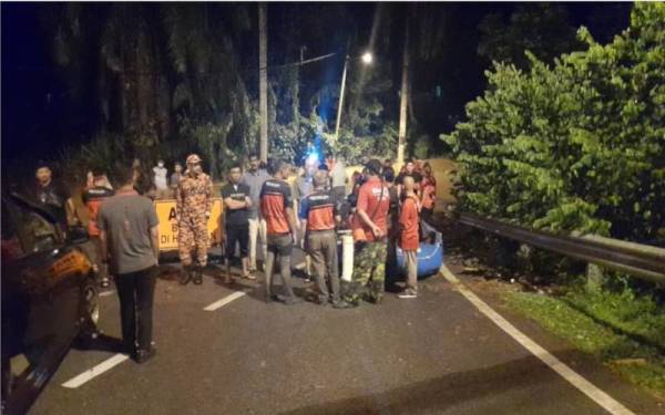 Seramai 226 orang terjejas dalam kejadian banjir di daerah Muallim dan Batang Padang pada Rabu. - Foto ihsan pembaca