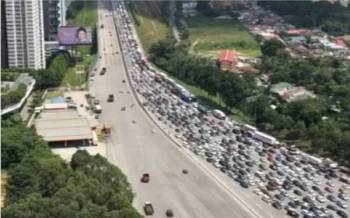 Kesesakan lalu lintas terutama di Lembah Klang menjadi asam garam yang terpaksa dihadapi masyarakat masa kini.