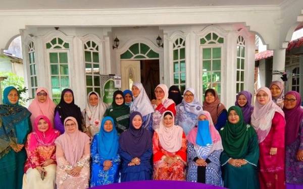Sambutan Rumah Terbuka Aidilfitri Madrasah Nur Sakinah, Pasir Tumboh berlangsung penuh meriah selepas kerajaan memberikan kelonggaran SOP untuk meraikan lebaran selari dengan fasa peralihan endemik.