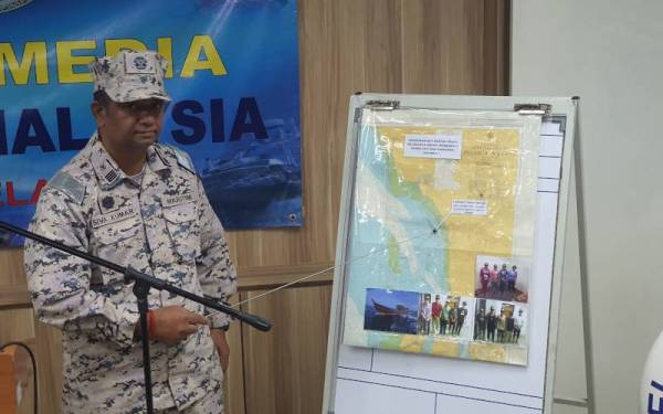 Siva Kumar menunjukan lokasi di mana bot suspek ditahan.