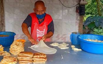 Md Kamil menjual roti canai dengan harga 50 sen sejak tahun 1988.