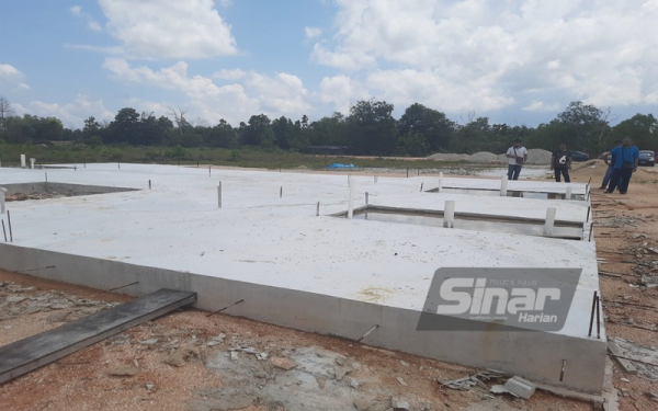 Penduduk kecewa rumah mereka gagal disiapkan seperti yang dijadualkan.