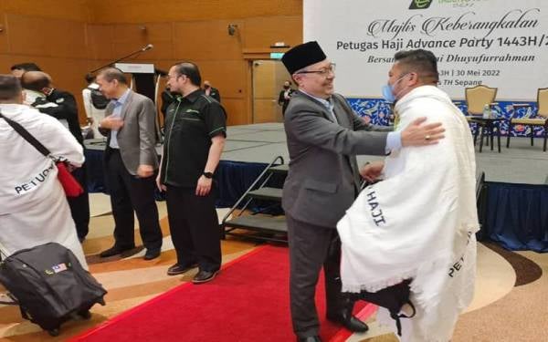 Syed Salleh bertemu seorang petugas TH yang akan berlepas ke Jeddah malam Selasa.