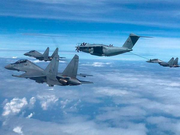 Jangan cemas jika melihat pesawat Tentera Udara Diraja Malaysia (TUDM) terbang rendah di beberapa kawasan sekitar Lembah Klang. - Gambar hiasan