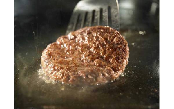 Daging lembu untuk burger McDonald’s dibekal dari Australia dan New Zealand yang disahkan Halal oleh pihak Jakim dan Jabatan Perkhidmatan Veterinar Malaysia.