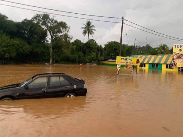Sebanyak tujuh kawasan terjejas banjir selepas hujan lebat berterusan melebihi tiga jam. Foto Ihsan APM