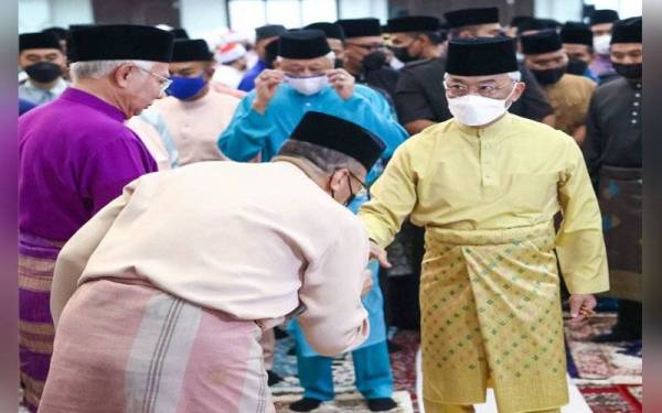 Yang di-Pertuan Agong berkenan menghadiri majlis bacaan Yasin dan doa selamat sempena sambutan Ulang Tahun Hari Keputeraan Rasmi Seri Paduka pada Khamis.