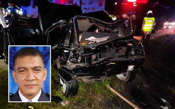 Keadaan kereta yang mengalami remuk teruk selepas terbabit dalam nahas mengeorbankan dua beradik di Kampar di sini pada Jumaat. (Gambar kecil: Mohamad Nazri)