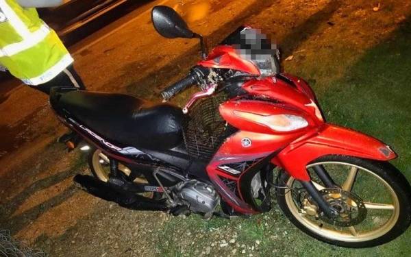 Mohamad Akman maut selepas motosikal yang ditunggangnya bertembung dengan pacuan empat roda jenis Isuzu Trooper di Kampung Gertak Kechupu, Kota Bharu pada Khamis.