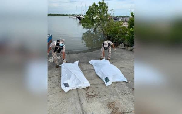 Dua mayat lelaki ditemui terapung sekitar perairan berhampiran Jeti Marina Pulau Indah di sini pada Khamis.