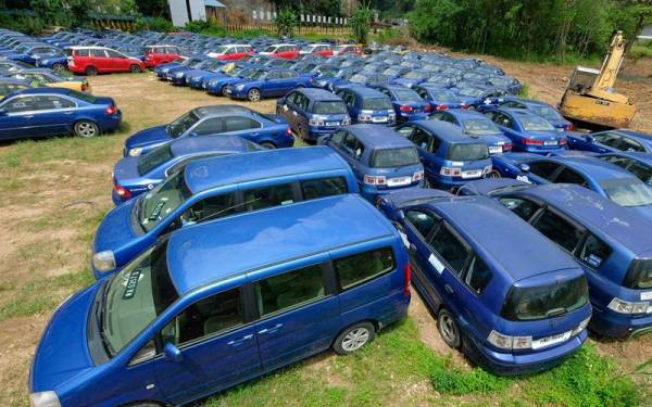 Harga kereta di Malaysia dijangka meningkat sebanyak satu hingga tiga peratus sekiranya cukai barang dan perkhidmatan (GST) dilaksanakan semula. Gambar hiasan - Foto: Bernama