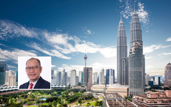 Saranan menubuhkan Suruhanjaya Patuh Syariah oleh Perdana Menteri membolehkan Malaysia menjadi pusat rujukan dunia dalam melaksanakan tatacara pengendalian piawai pensijilan halal. Gambar kecil: Zakaria