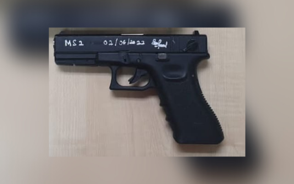 Pistol tiruan yang berjaya dirampas pasukan BSJN Cheras. - Foto PDRM
