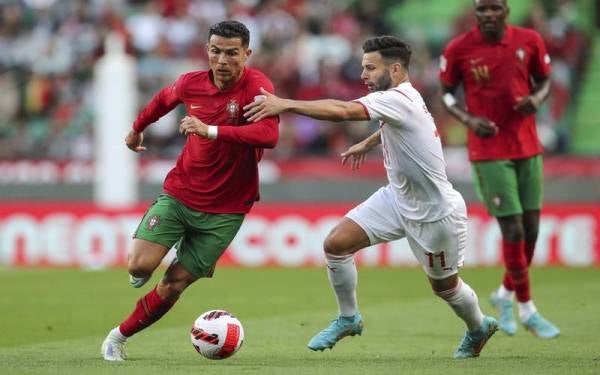 Aksi Ronaldo bertemu Switzerland ketika perlawanan Liga Negara-Negara UEFA pada Isnin.