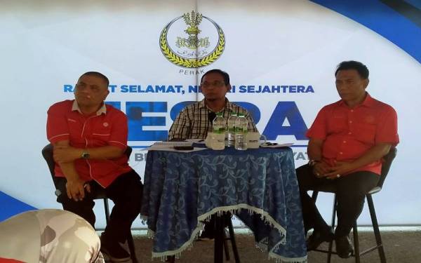 Saarani ketika program Moh Mengopi Bersama DSSM di Pasar Awam Tapah, pada Isnin.