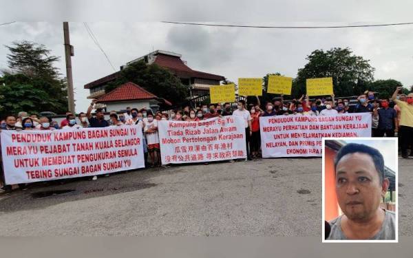 Les habitants de Bagan Sungai Yu se sont rassemblés devant le PDT de Kuala Selangor ici pour exiger que le gouvernement de l'État de Selangor publie la réserve routière du village.  (Vignette : Amran)