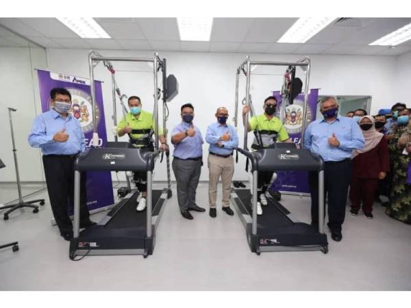 Klinik Neuro-Robotics & Cybernics di IPPT USM menyediakan pelbagai perkhidmatan rehabilitasi robotik yang canggih kepada pencarum PERKESO terutamanya di utara tanahair.