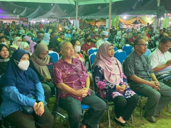 Orang ramai hadir memeriah majlis perasmian Pesta Orkid, Flora dan Herba 2022 yang berlangsung di RTC, Tunjung, Kota Bharu bermula Khamis.