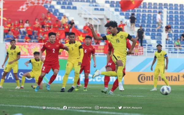 Antara aksi pemain Harimau Muda ketika berdepan Vietnam pada Kejohanan Piala Asia U-23 2022 di Tashkent, Uzbekistan. - Foto Facebook FAM 
